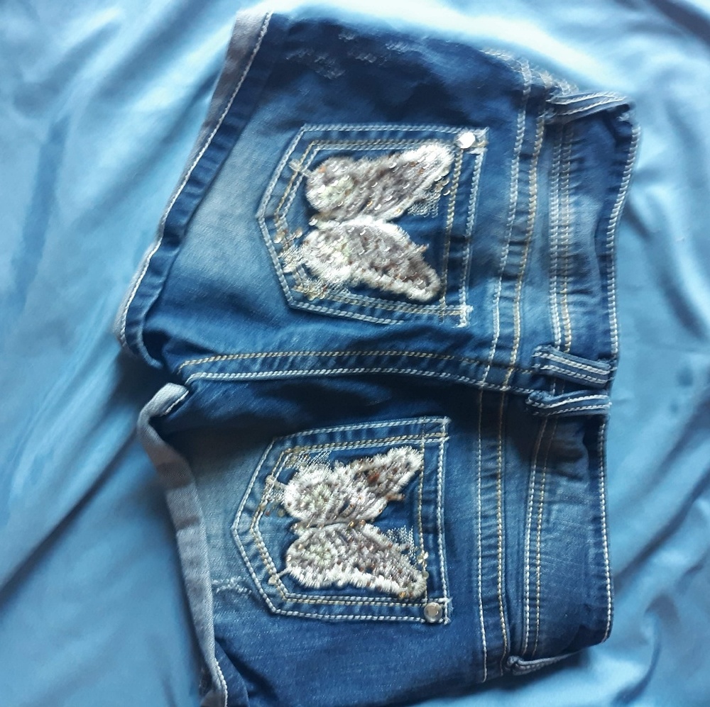 Shorts - Picture 3 of 6